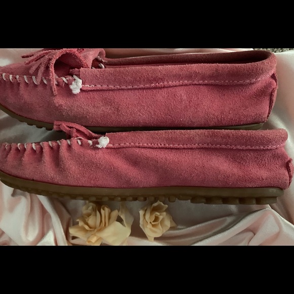 Minnetonka Moccasins. Size 8. Pink. - Picture 5 of 5